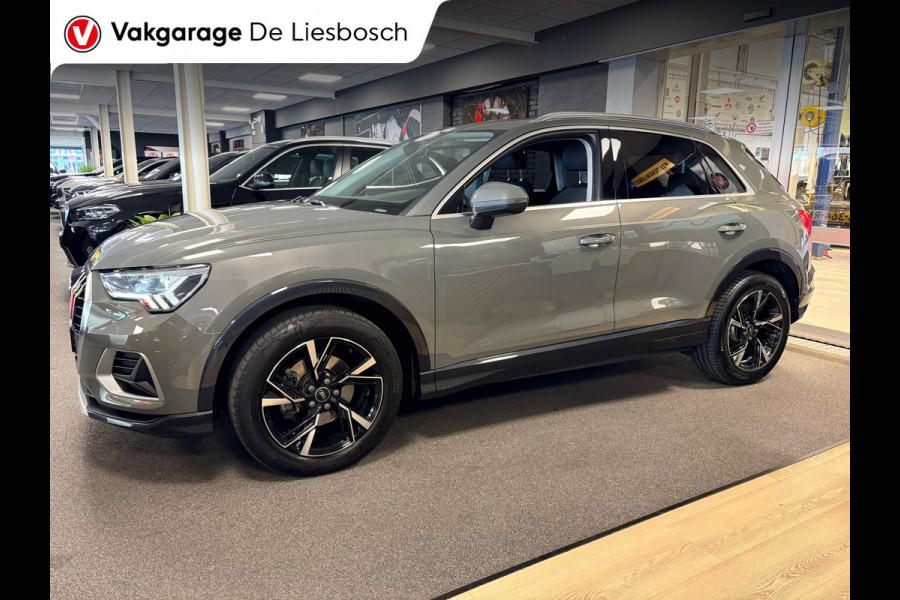 Audi Q3 35 TFSI Business Edition Automaat / pdc / cruise / car-play / stoelverwarming / trekhaak