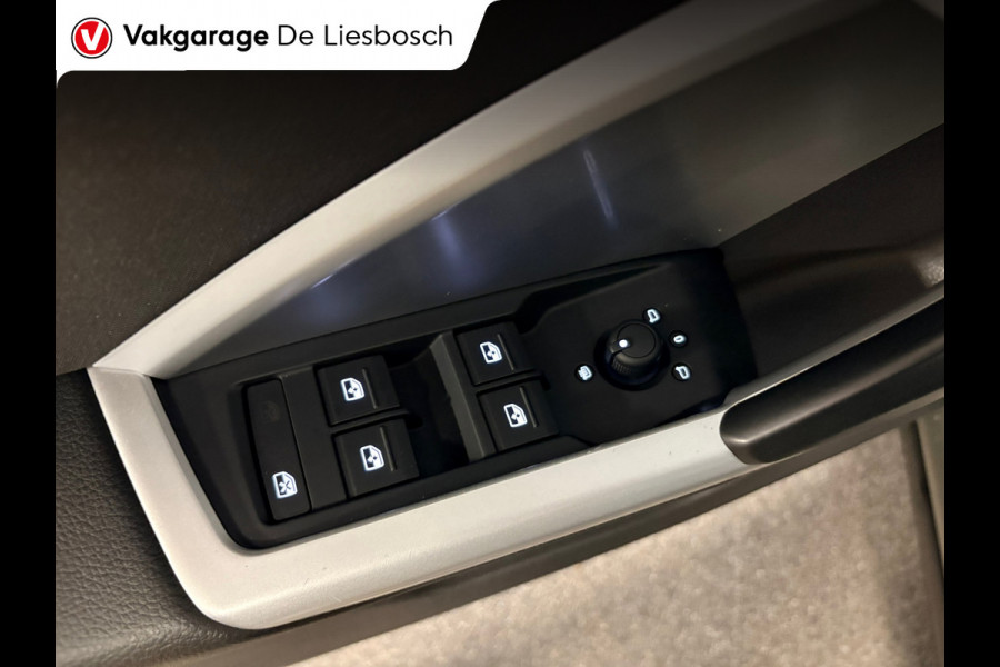Audi Q3 35 TFSI Business Edition Automaat / pdc / cruise / car-play / stoelverwarming / trekhaak