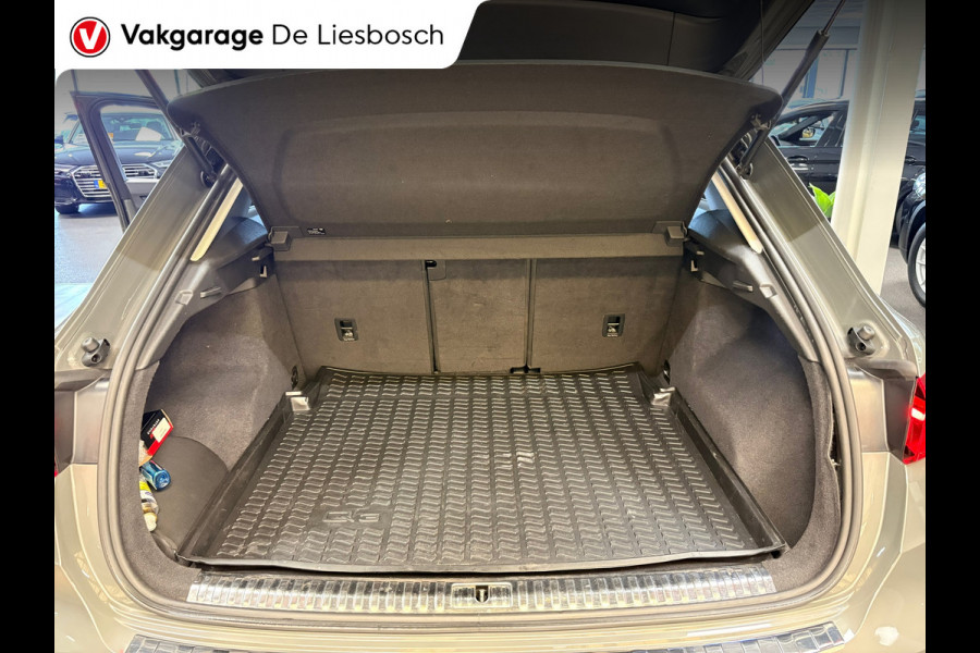 Audi Q3 35 TFSI Business Edition Automaat / pdc / cruise / car-play / stoelverwarming / trekhaak