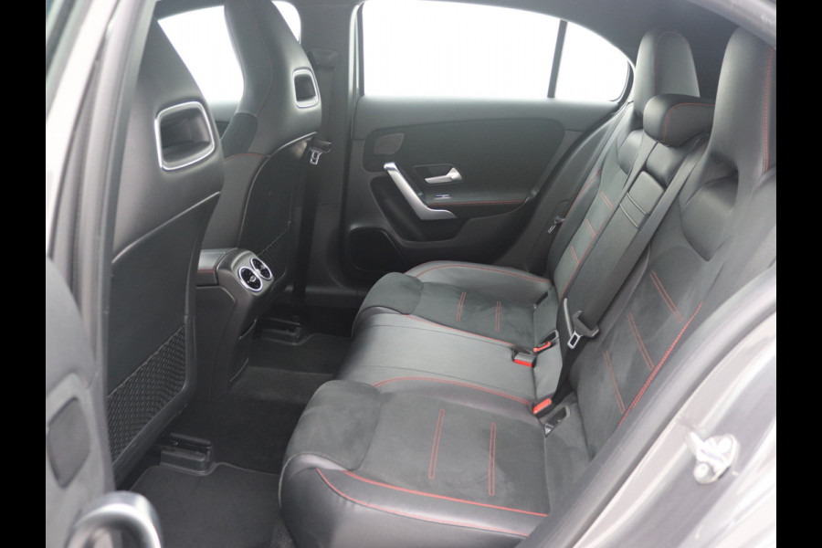 Mercedes-Benz A-Klasse 220 AMG Camera, Carplay, Sfeerverlichting, Stoelverwarming