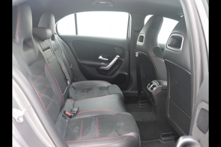 Mercedes-Benz A-Klasse 220 AMG Camera, Carplay, Sfeerverlichting, Stoelverwarming