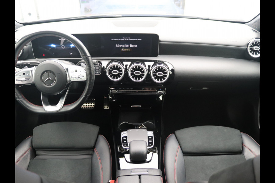Mercedes-Benz A-Klasse 220 AMG Camera, Carplay, Sfeerverlichting, Stoelverwarming