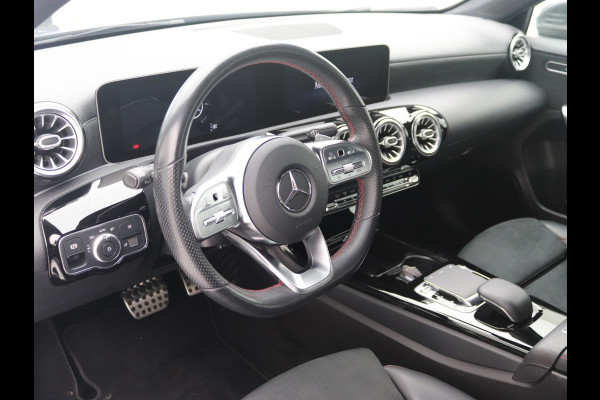 Mercedes-Benz A-Klasse 220 AMG Camera, Carplay, Sfeerverlichting, Stoelverwarming