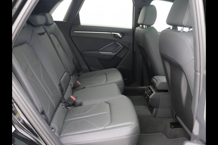 Audi Q3 35 TFSI S edition Competition Pano, ACC, Camera, Carplay