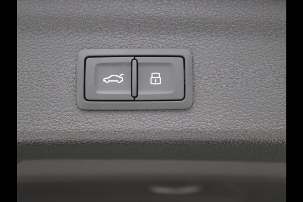 Audi Q3 35 TFSI S edition Competition Pano, ACC, Camera, Carplay