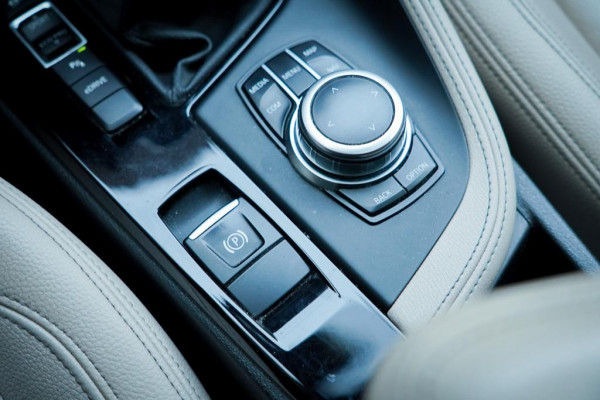 BMW X1 xDrive25e High Executive Edition / Pano / Leder / Harman Kardon / Camera / Adaptive Cruise
