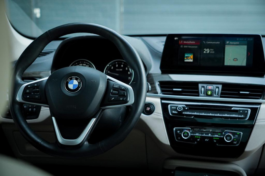 BMW X1 xDrive25e High Executive Edition / Pano / Leder / Harman Kardon / Camera / Adaptive Cruise