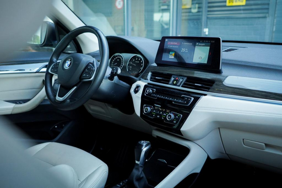 BMW X1 xDrive25e High Executive Edition / Pano / Leder / Harman Kardon / Camera / Adaptive Cruise