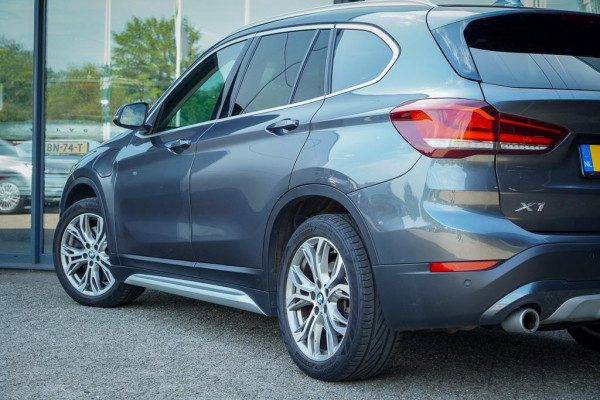 BMW X1 xDrive25e High Executive Edition / Pano / Leder / Harman Kardon / Camera / Adaptive Cruise