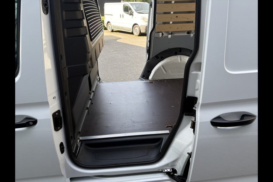 Volkswagen Caddy Cargo 2.0 TDI Airco - Apple carplay - Navigatie - Parkeersensor achter - Zijschuifdeur rechts - Tussenschot volledig - Cruise control - Mistlampen - Bluetooth - Stuur multifunctioneel - Elektrische ramen - Start/stop systeem