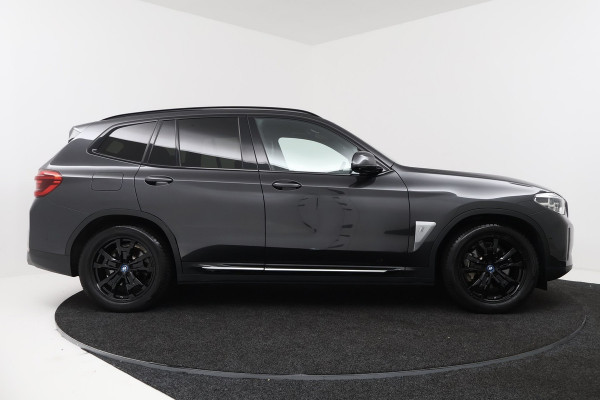 BMW iX3 High Executive 80 kWh M-pakket 98% SoH (1e eigenaar, NL-auto, Dealer OnderH, Panoramadak, Navi Pro, Leder, StoelV, Etc)