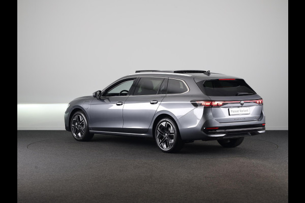 Volkswagen Passat Variant Elegance Business 1.5 eHybrid 150 kW / 204 pk Panoramaschuif/kanteldak, Lederen interieur, Stoelventilatie en massage