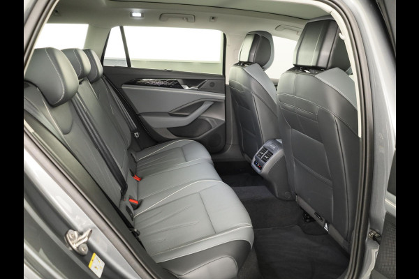 Volkswagen Passat Variant Elegance Business 1.5 eHybrid 150 kW / 204 pk Panoramaschuif/kanteldak, Lederen interieur, Stoelventilatie en massage