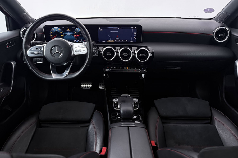 Mercedes-Benz A-Klasse 200 Business Solution AMG Night Pakket (NL-auto, Goed OndH, Camera, Navi, StoelV, PDC V+A, Etc)