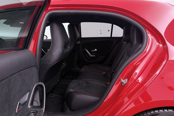 Mercedes-Benz A-Klasse 200 Business Solution AMG Night Pakket (NL-auto, Goed OndH, Camera, Navi, StoelV, PDC V+A, Etc)