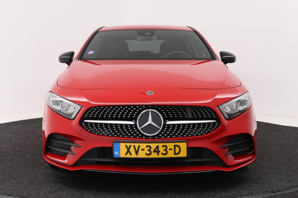 Mercedes-Benz A-Klasse 200 Business Solution AMG Night Pakket (NL-auto, Goed OndH, Camera, Navi, StoelV, PDC V+A, Etc)