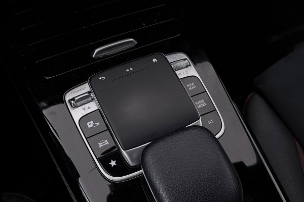 Mercedes-Benz A-Klasse 200 Business Solution AMG Night Pakket (NL-auto, Goed OndH, Camera, Navi, StoelV, PDC V+A, Etc)