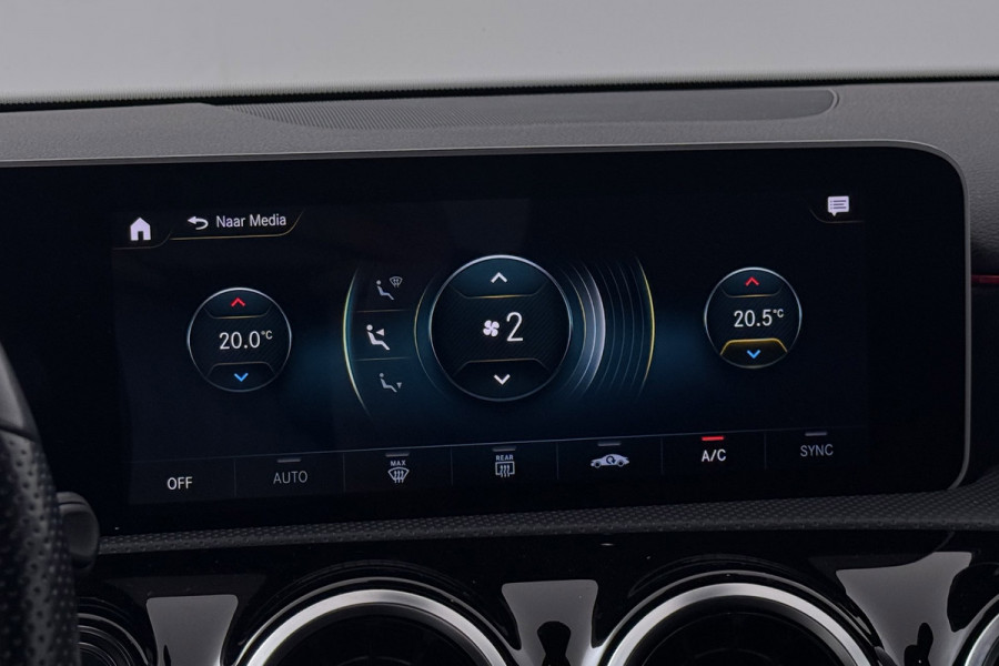 Mercedes-Benz A-Klasse 200 Business Solution AMG Night Pakket (NL-auto, Goed OndH, Camera, Navi, StoelV, PDC V+A, Etc)