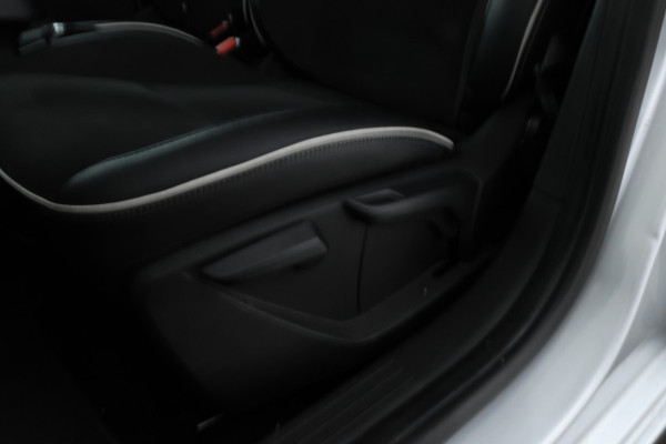 Renault Clio 1.0 TCe Intens 5 Deurs, Editon 1, Uniek! Navi