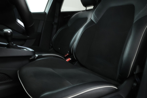 Renault Clio 1.0 TCe Intens 5 Deurs, Editon 1, Uniek! Navi