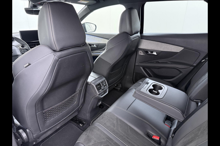 Peugeot 3008 1.6 HYbrid 225 GT PHEV | BLACK PACK | 19 INCH | ELEKTRISCHE KOFFERBAK | FOCAL AUDIO | ACHTERUITRIJCAMERA MET 180° VIEW | STOELVERWARMING | ALCANTARA | RIJKLAAR GELEVERD MET 12 MND BOVAG GARANTIE |