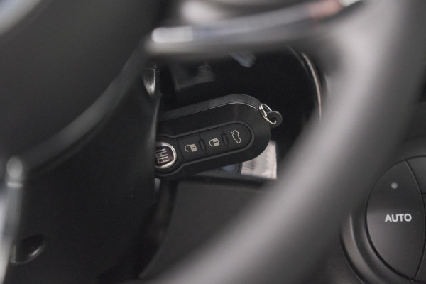 Fiat 500 1.0 Hybrid Dolcevita Apple Carplay | Parkeersensoren | Climate Control