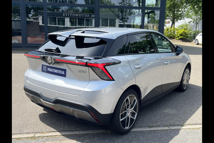MG Mg4 electric Luxury 64 kWh SOH 95% | 7.000KM! |360 CAMERA| 7 JAAR MG GARANTIE T/M 04-2031| ELEK. STOEL| DODE HOEK SENSOR| STOEL + STUURVERWARMING| ADAPTIVE CRUISE CONTROL