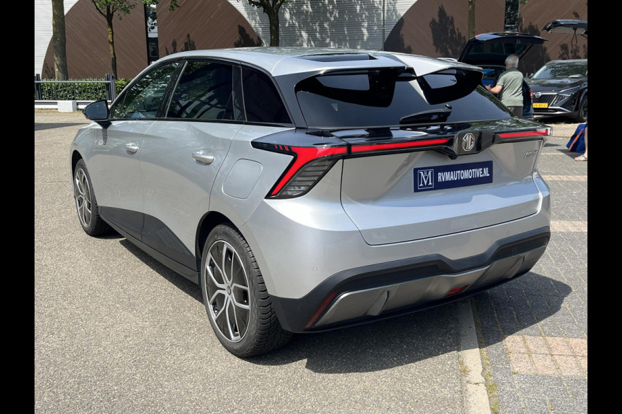 MG Mg4 electric Luxury 64 kWh SOH 95% | 7.000KM! |360 CAMERA| 7 JAAR MG GARANTIE T/M 04-2031| ELEK. STOEL| DODE HOEK SENSOR| STOEL + STUURVERWARMING| ADAPTIVE CRUISE CONTROL