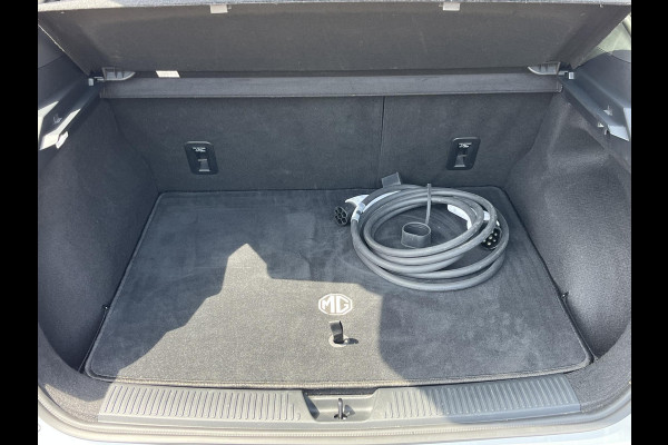 MG Mg4 electric Luxury 64 kWh SOH 95% | 7.000KM! |360 CAMERA| 7 JAAR MG GARANTIE T/M 04-2031| ELEK. STOEL| DODE HOEK SENSOR| STOEL + STUURVERWARMING| ADAPTIVE CRUISE CONTROL