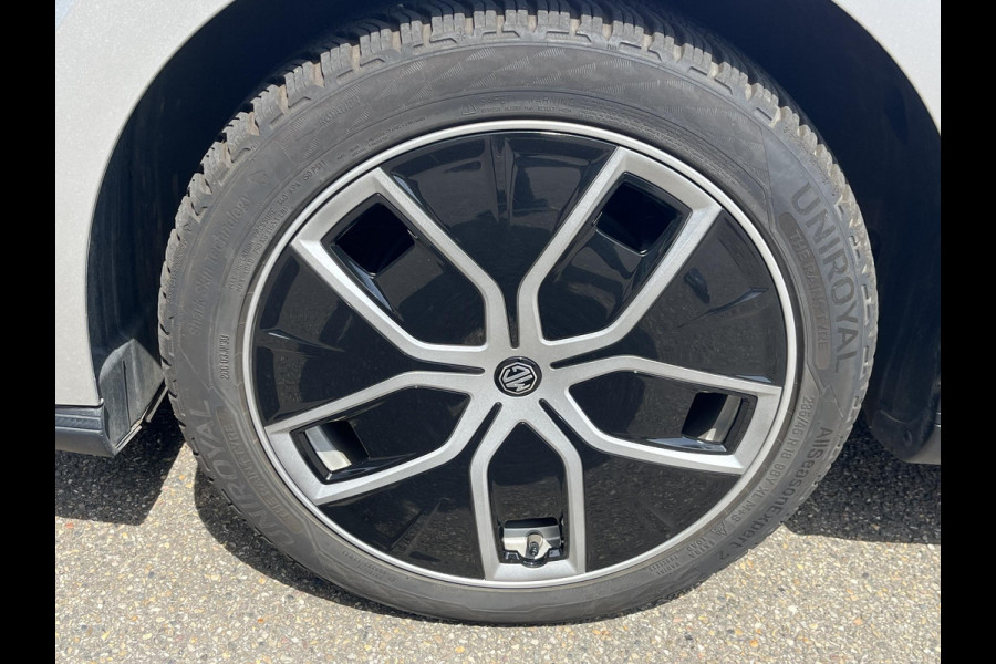 MG Mg4 electric Luxury 64 kWh SOH 95% | 7.000KM! |360 CAMERA| 7 JAAR MG GARANTIE T/M 04-2031| ELEK. STOEL| DODE HOEK SENSOR| STOEL + STUURVERWARMING| ADAPTIVE CRUISE CONTROL