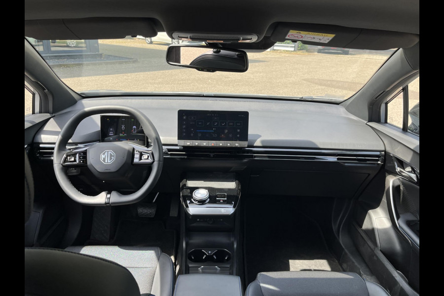 MG Mg4 electric Luxury 64 kWh SOH 95% | 7.000KM! |360 CAMERA| 7 JAAR MG GARANTIE T/M 04-2031| ELEK. STOEL| DODE HOEK SENSOR| STOEL + STUURVERWARMING| ADAPTIVE CRUISE CONTROL