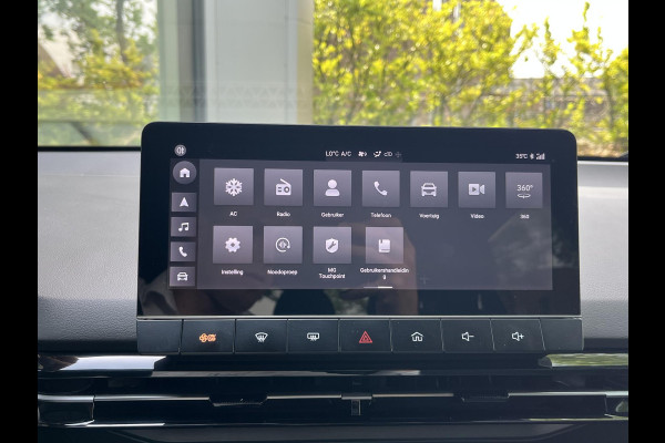 MG Mg4 electric Luxury 64 kWh SOH 95% | 7.000KM! |360 CAMERA| 7 JAAR MG GARANTIE T/M 04-2031| ELEK. STOEL| DODE HOEK SENSOR| STOEL + STUURVERWARMING| ADAPTIVE CRUISE CONTROL