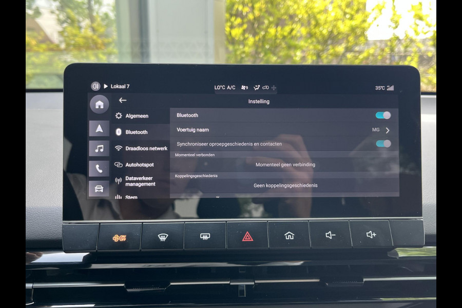 MG Mg4 electric Luxury 64 kWh SOH 95% | 7.000KM! |360 CAMERA| 7 JAAR MG GARANTIE T/M 04-2031| ELEK. STOEL| DODE HOEK SENSOR| STOEL + STUURVERWARMING| ADAPTIVE CRUISE CONTROL