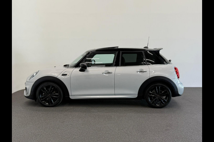 MINI 5-deurs 1.5 Cooper John Cooper Works Pakket Automaat Panoramadak Navigatie Camera Parkeersensoren Cruise Control Full Led Stoelverwarming Leder Climate Control Lichtmetalen velgen