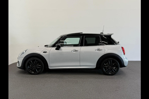 MINI 5-deurs 1.5 Cooper John Cooper Works Pakket Automaat Panoramadak Navigatie Camera Parkeersensoren Cruise Control Full Led Stoelverwarming Leder Climate Control Lichtmetalen velgen
