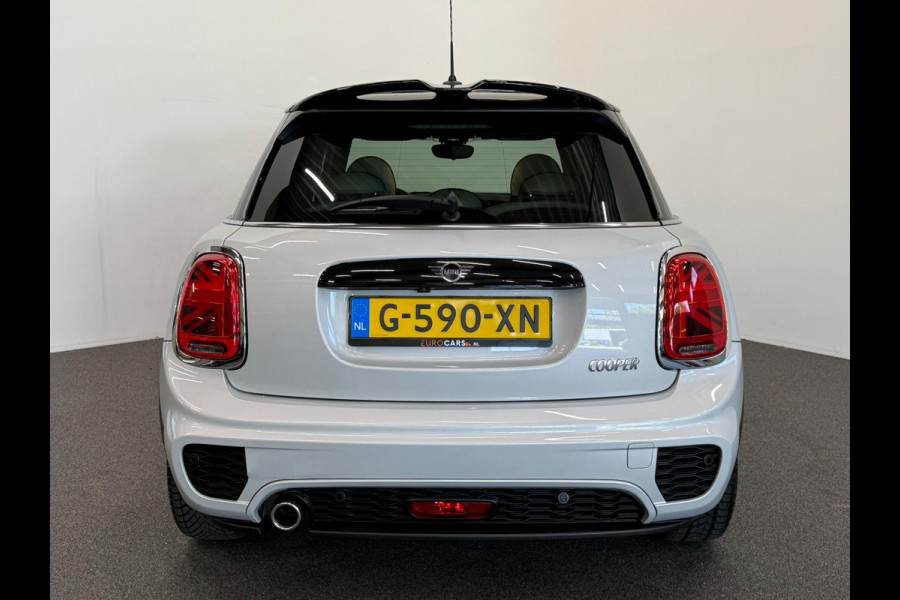 MINI 5-deurs 1.5 Cooper John Cooper Works Pakket Automaat Panoramadak Navigatie Camera Parkeersensoren Cruise Control Full Led Stoelverwarming Leder Climate Control Lichtmetalen velgen