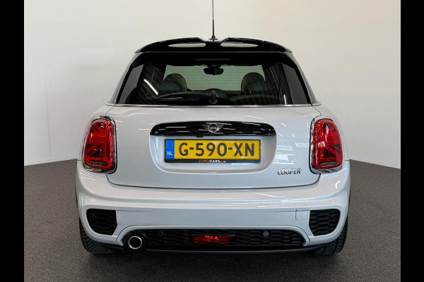 MINI 5-deurs 1.5 Cooper John Cooper Works Pakket Automaat Panoramadak Navigatie Camera Parkeersensoren Cruise Control Full Led Stoelverwarming Leder Climate Control Lichtmetalen velgen