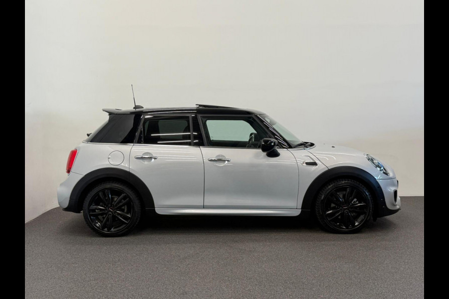 MINI 5-deurs 1.5 Cooper John Cooper Works Pakket Automaat Panoramadak Navigatie Camera Parkeersensoren Cruise Control Full Led Stoelverwarming Leder Climate Control Lichtmetalen velgen
