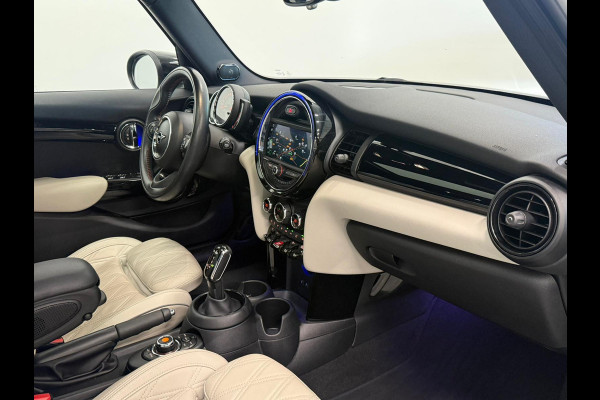MINI 5-deurs 1.5 Cooper John Cooper Works Pakket Automaat Panoramadak Navigatie Camera Parkeersensoren Cruise Control Full Led Stoelverwarming Leder Climate Control Lichtmetalen velgen