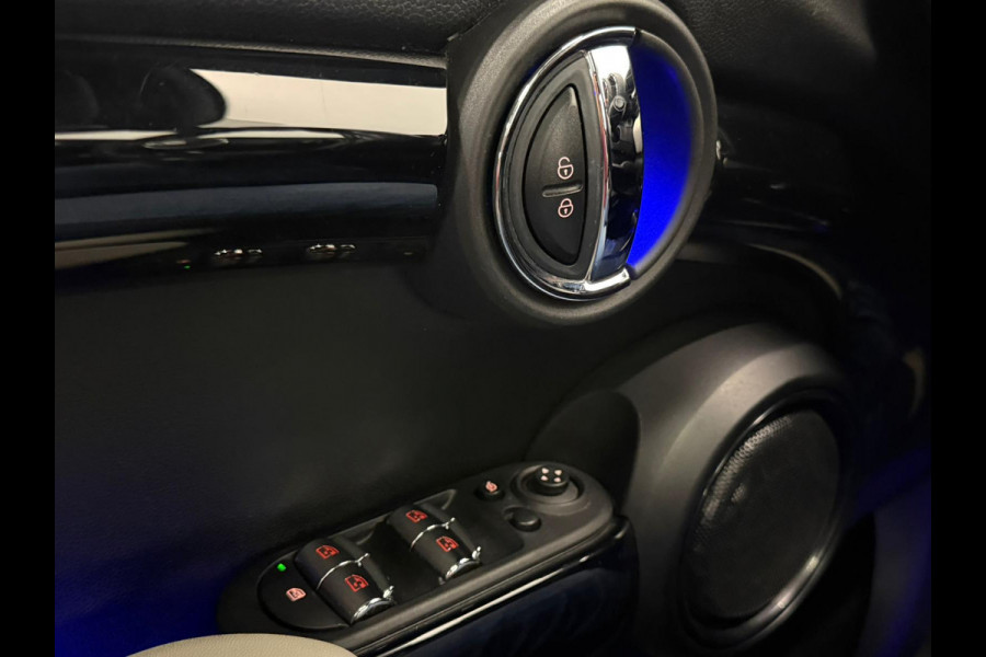 MINI 5-deurs 1.5 Cooper John Cooper Works Pakket Automaat Panoramadak Navigatie Camera Parkeersensoren Cruise Control Full Led Stoelverwarming Leder Climate Control Lichtmetalen velgen