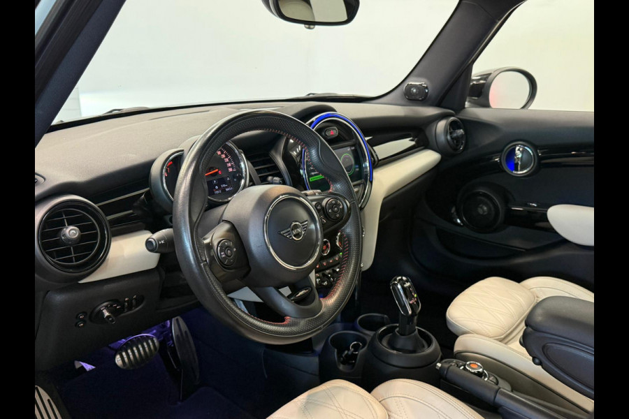 MINI 5-deurs 1.5 Cooper John Cooper Works Pakket Automaat Panoramadak Navigatie Camera Parkeersensoren Cruise Control Full Led Stoelverwarming Leder Climate Control Lichtmetalen velgen