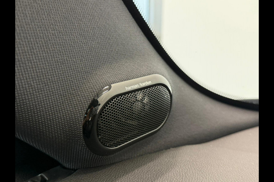 MINI 5-deurs 1.5 Cooper John Cooper Works Pakket Automaat Panoramadak Navigatie Camera Parkeersensoren Cruise Control Full Led Stoelverwarming Leder Climate Control Lichtmetalen velgen