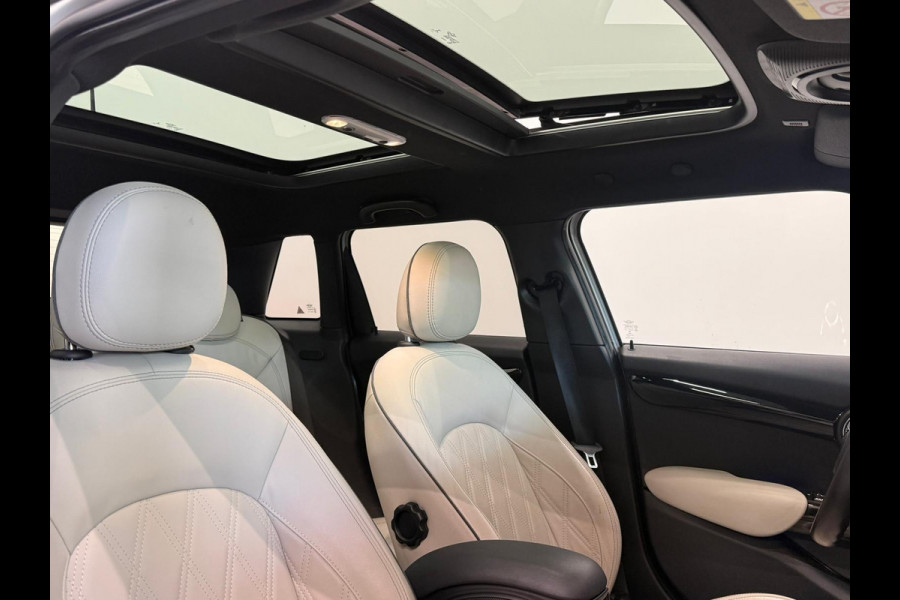 MINI 5-deurs 1.5 Cooper John Cooper Works Pakket Automaat Panoramadak Navigatie Camera Parkeersensoren Cruise Control Full Led Stoelverwarming Leder Climate Control Lichtmetalen velgen