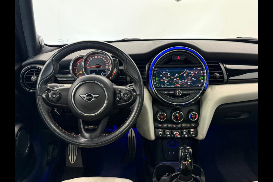 MINI 5-deurs 1.5 Cooper John Cooper Works Pakket Automaat Panoramadak Navigatie Camera Parkeersensoren Cruise Control Full Led Stoelverwarming Leder Climate Control Lichtmetalen velgen