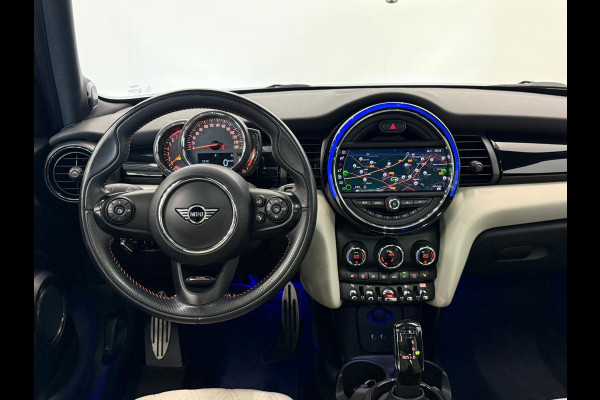 MINI 5-deurs 1.5 Cooper John Cooper Works Pakket Automaat Panoramadak Navigatie Camera Parkeersensoren Cruise Control Full Led Stoelverwarming Leder Climate Control Lichtmetalen velgen