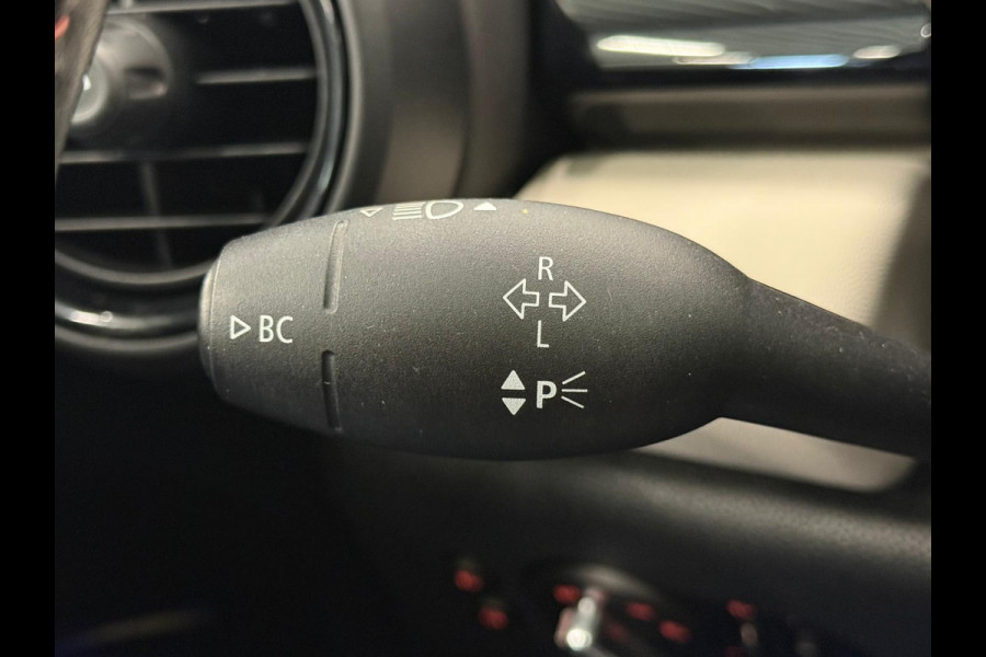 MINI 5-deurs 1.5 Cooper John Cooper Works Pakket Automaat Panoramadak Navigatie Camera Parkeersensoren Cruise Control Full Led Stoelverwarming Leder Climate Control Lichtmetalen velgen