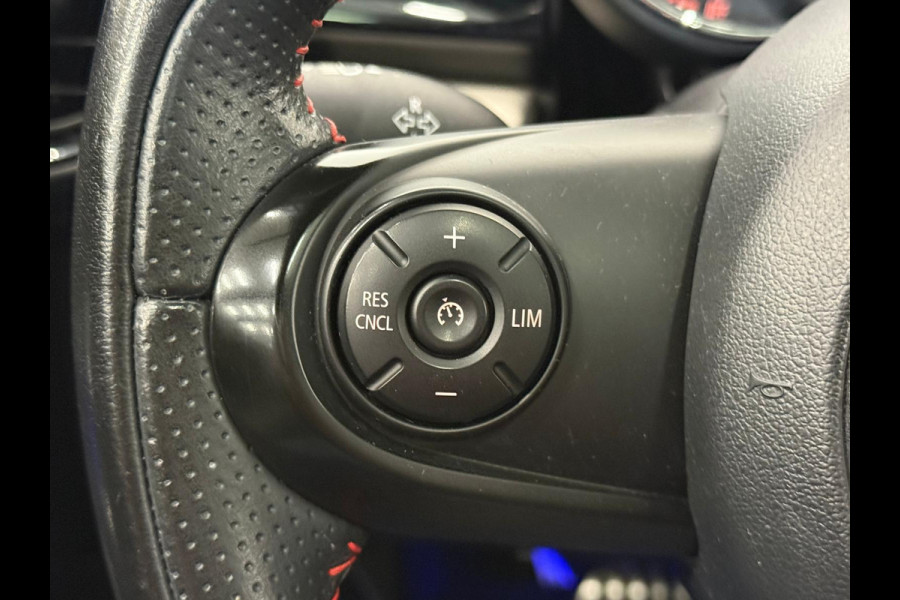 MINI 5-deurs 1.5 Cooper John Cooper Works Pakket Automaat Panoramadak Navigatie Camera Parkeersensoren Cruise Control Full Led Stoelverwarming Leder Climate Control Lichtmetalen velgen