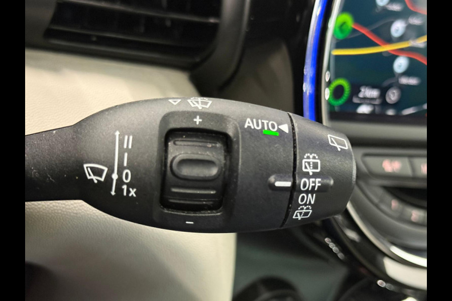 MINI 5-deurs 1.5 Cooper John Cooper Works Pakket Automaat Panoramadak Navigatie Camera Parkeersensoren Cruise Control Full Led Stoelverwarming Leder Climate Control Lichtmetalen velgen