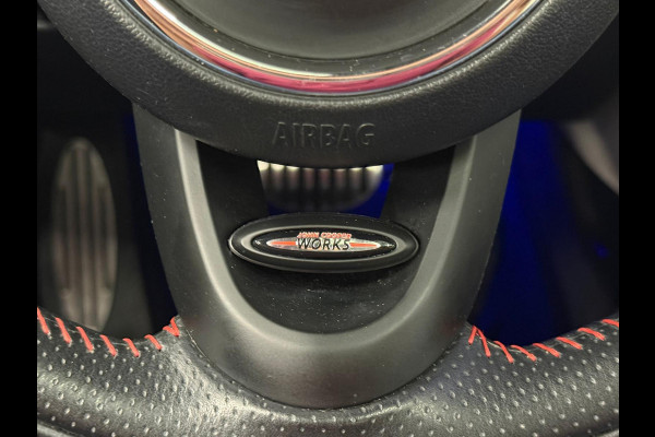 MINI 5-deurs 1.5 Cooper John Cooper Works Pakket Automaat Panoramadak Navigatie Camera Parkeersensoren Cruise Control Full Led Stoelverwarming Leder Climate Control Lichtmetalen velgen