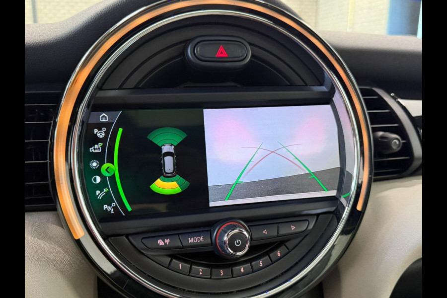 MINI 5-deurs 1.5 Cooper John Cooper Works Pakket Automaat Panoramadak Navigatie Camera Parkeersensoren Cruise Control Full Led Stoelverwarming Leder Climate Control Lichtmetalen velgen